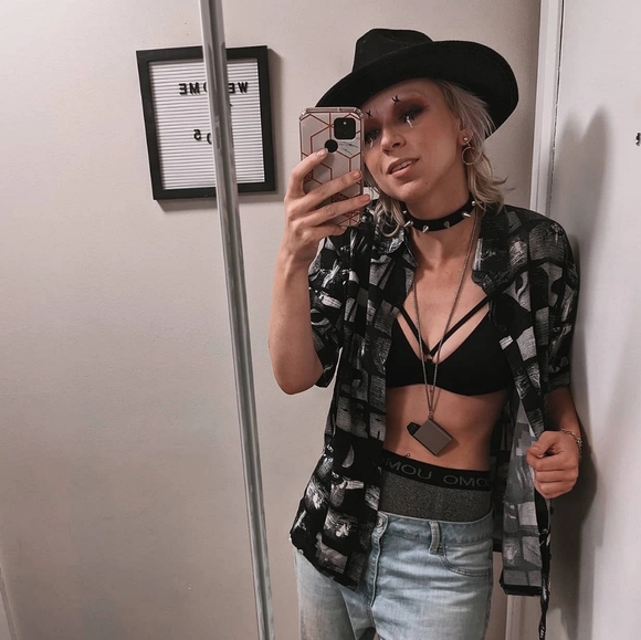 Meet your Posher, Kaleo - Picture 1 of 4